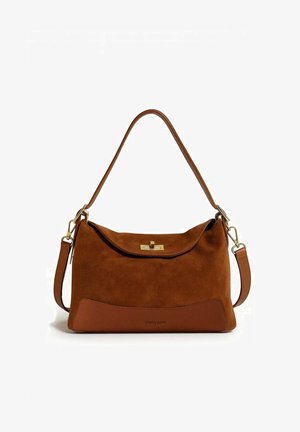 Sac à main en daim et cuir marron avec fermoir doré, bandoulière unique et sangle amovible pour porter en travers, marqué "cherry paris" en bas.