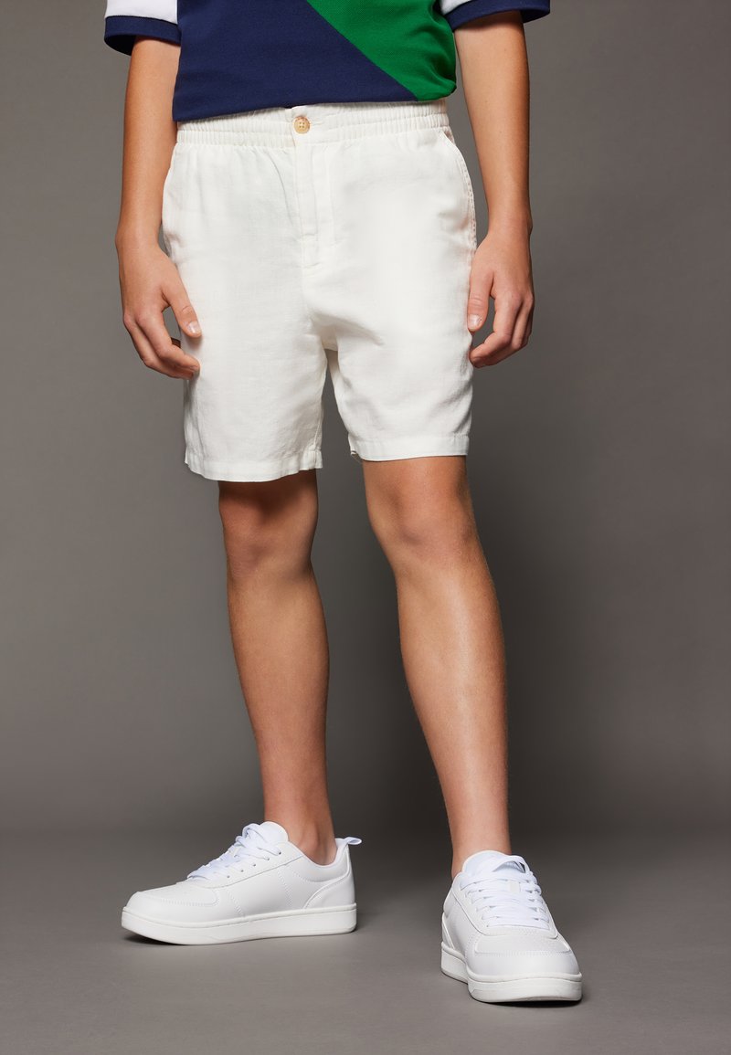 Polo Ralph Lauren FLAT FRONT - Šortky - deckwash white
