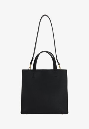 Schwarze Lederhandtasche mit einer strukturierten Oberfläche. Verfügt über zwei kurze Griffe und einen langen, verstellbaren Tragegurt. Schlichtes rechteckiges Design.