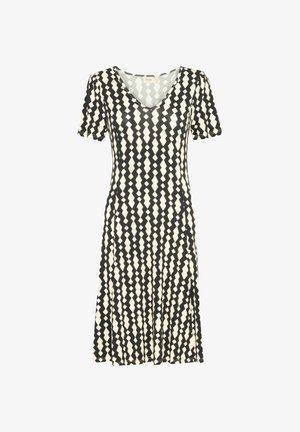 Mustvalge kirju kleit V-kaelusega, lühikeste varrukatega ja flared siluetiga, mis sisaldab rombikujundust. Pehme kangatekstuur.