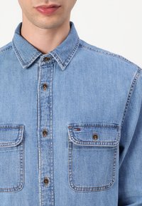 Tommy Jeans REGULAR SHIRT - Hemd - denim medium
