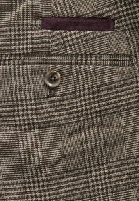 Thumbnail Image 8