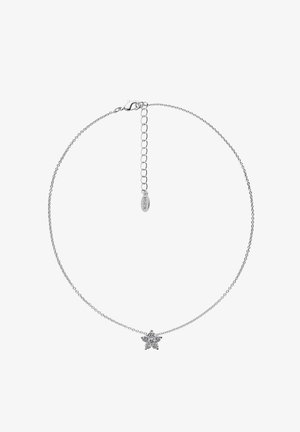 Collier en chaîne argentée avec un petit pendentif en forme d'étoile composé de cristaux clairs regroupés et un fermoir ajustable.