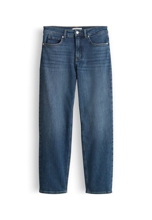 Blaue Jeans mit geradem Bein, vorne und hinten mit Taschen, Knopfverschluss und leichter Verblassung an den Oberschenkeln vor weißem Hintergrund.