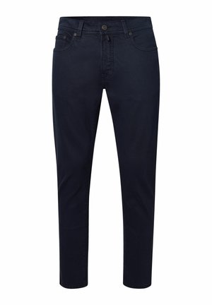Dunkelblaue Slim-Fit-Jeans mit Vorderknopf, Reißverschluss, Gürtelschlaufen und Fünf-Taschen-Design, auf einem weißen Hintergrund präsentiert.