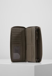 LIEBESKIND BERLIN LEDER GRAU / FRENCH GREY GELDBÖRSE RisaO8 NEU LIEBESKIND BERLIN LEDER GRAU / FRENCH GREY GELDBÖRSE RisaO8 NEU
