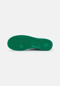 Nike Sportswear AIR FORCE 1 '07 - Matalavartiset tennarit - white/malachite