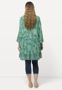 Ulla Popken PALM LEAF PRINT FLOUNCE PANEL - Tunika - turquoise green