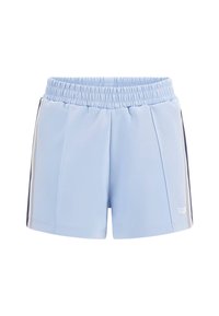Jasnoniebieskie spodenki sportowe wykonane z miękkiego materiału, z elastycznym pasem, plisami i kontrastowymi paskami po bokach. Białe logo na dole.