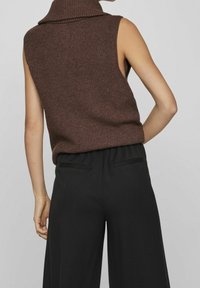 VILA Svetr - dark brown
