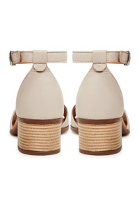 Cesare Gaspari CESARE GASPARI - Varrelliset sandaalit - beige