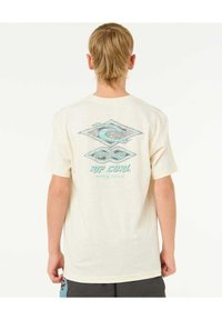 Beżowa bawełniana koszulka z krótkim rękawem z grafiką diamentu w niebiesko-czarnych kolorach oraz falami, z napisem "RIP CURL" z tyłu. Koszulka z okrągłym dekoltem.