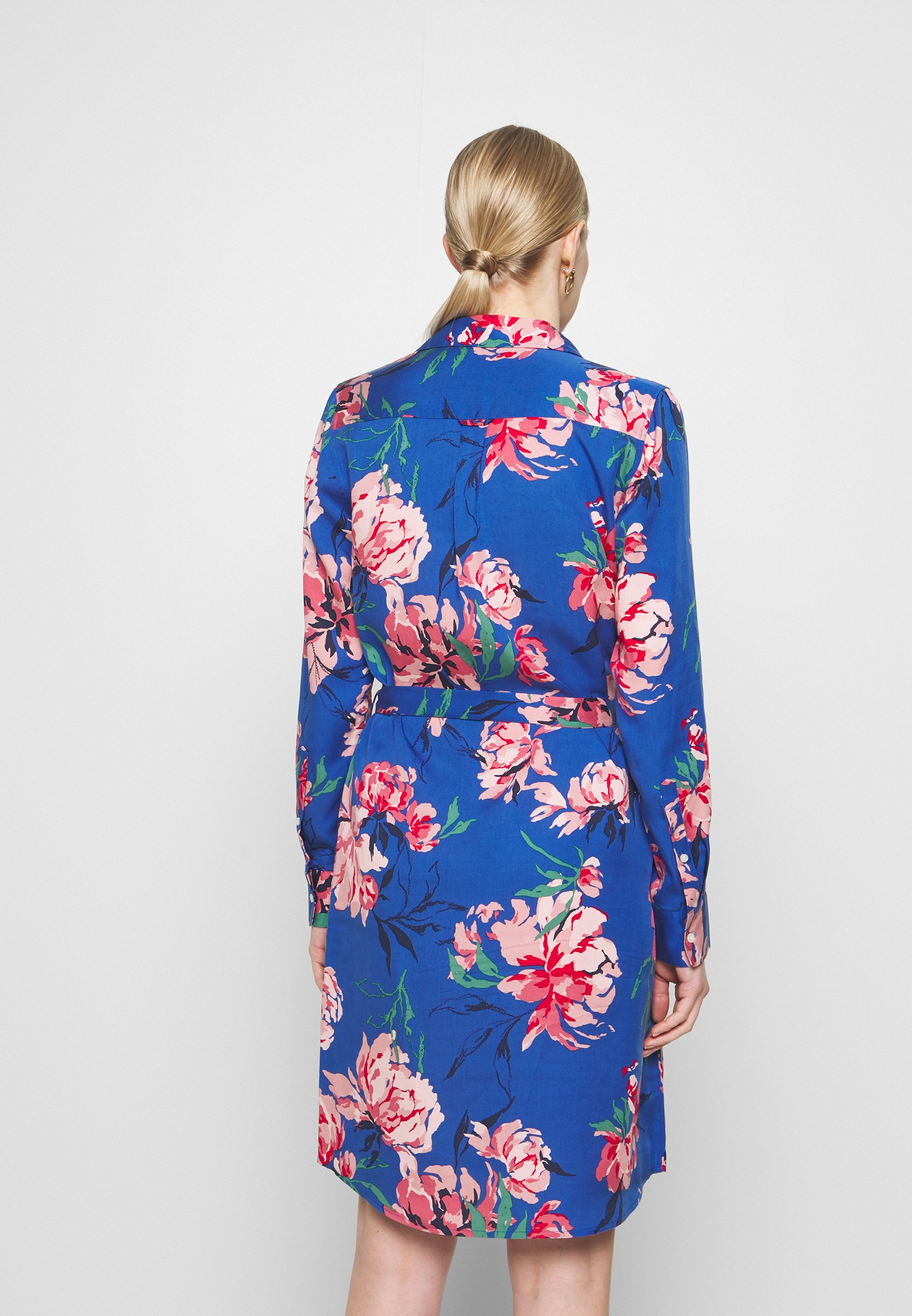 GANT PEONIES SHIRT DRESS Skjortekjole bright cobalt Klær fra GANT: Nå opp til −50% | Stylight