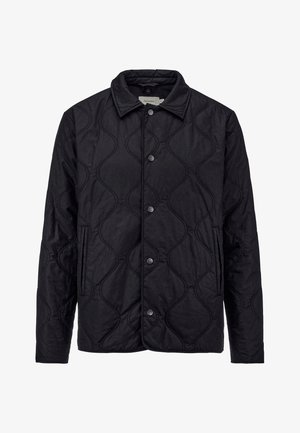 Giacca nera trapuntata con un sottile motivo a onde, dotata di colletto, bottoni a pressione e due tasche laterali. Finitura in tessuto testurizzato.