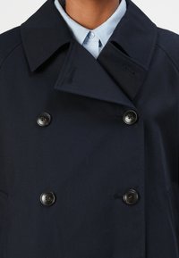 Tommy Hilfiger SHORT COAT - Summer jacket - desert sky
