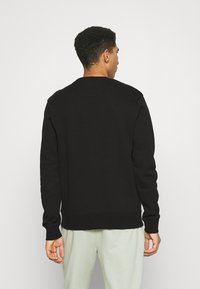 STAPLE PIGEON STACKED BOX CREWNECK - Camisola - black