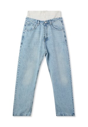 Jeans in denim blu chiaro con vestibilità rilassata, dotati di chiusura con bottone e zip, cinque tasche e una texture leggermente sbiadita.
