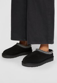 UGG TASMAN - Domácí obuv - black
