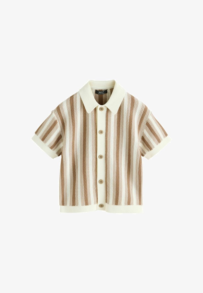 Cárdigan de punto de manga corta con rayas verticales en crema, beige y marrón, cuello en crema, cierre con botones y puños y dobladillo acanalados.