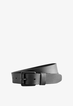 Ceinture en cuir noir avec une boucle rectangulaire noire mate, présentée enroulée avec plusieurs trous de réglage visibles.
