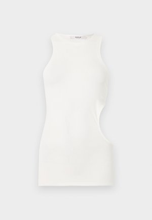 Top alb fără mâneci, cambrat, cu guler înalt și decupaj lateral asimetric, realizat dintr-un material neted.