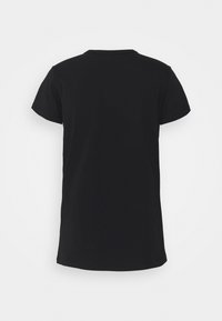 Camiseta negra de manga corta y cuello redondo mostrada desde la parte de atrás sobre un fondo blanco.