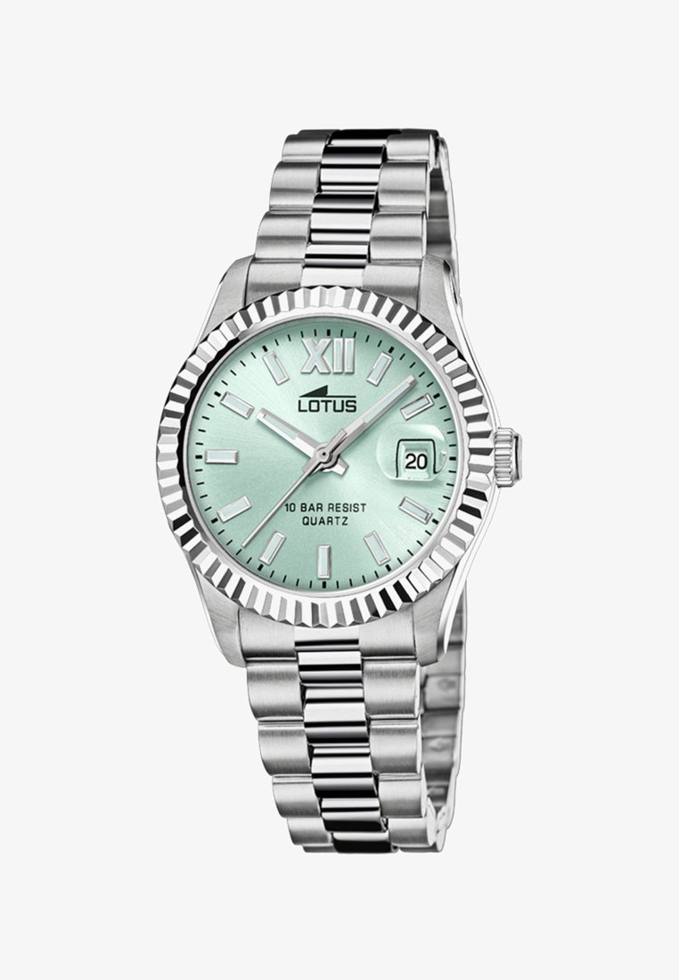 Montre en acier inoxydable argenté avec un cadran vert menthe, affichage de la date à 3 heures et une lunette texturée avec le chiffre romain XII.