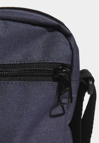 adidas Sportswear ESSENTIALS ORGANIZER - Bandolera - shadow navy   black   white