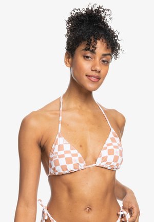 Bikini-top met een geruit patroon in roze en wit, met driehoekige bekers en dunne verstelbare bandjes. Het materiaal lijkt glad te zijn.