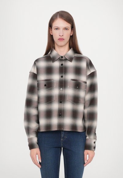 CLOSED CROPPED FRONT OVERSIZED SHIRT - Chemisier - dark raisin red
