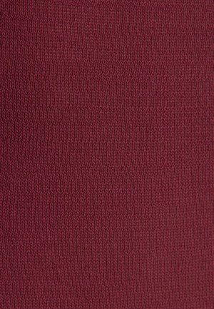 Tessuto a maglia bordeaux con una superficie morbida e testurizzata, caratterizzato da un pattern uniforme di fili sottili intrecciati.