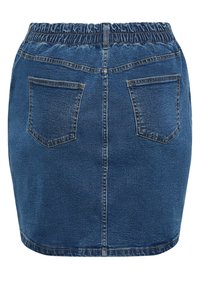 Džínová sukně s elastickým pasem střední výšky, tmavě modré barvy, dvěma zadními kapsami a rovnou siluetou. Jemná textura, klasické prošití.