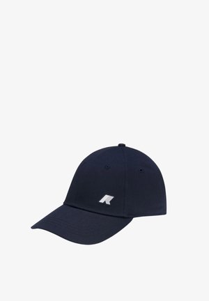 Cappellino da baseball blu navy con visiera curva e piccolo logo bianco composto da tre strisce diagonali stilizzate sulla parte frontale.