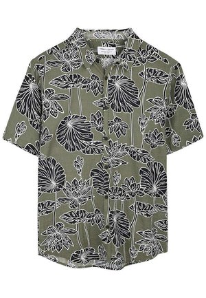 Chemise à manches courtes vert olive à boutons, avec un motif imprimé de feuilles et de fleurs tropicales en noir et blanc.