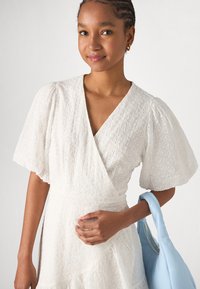 YAS YASVILMA WRAP DRESS - Dnevna obleka - star white
