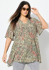 Ulla Popken ANIMAL SHORT SLEEVE  - Tunika - olive gray