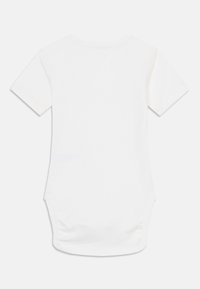 Weißes, kurzärmliges Bodysuit mit Rundhalsausschnitt, weichem Stoff, Druckknopfverschluss am Boden und glatter, unverschönerter Oberfläche.