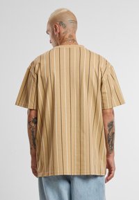 Urban Classics Print T-shirt - unionbeige white black