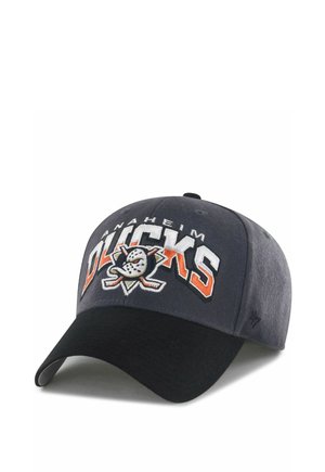 Cappellino da baseball grigio scuro e nero con testo "ANAHEIM DUCKS" e logo della maschera da hockey ricamati sul davanti.
