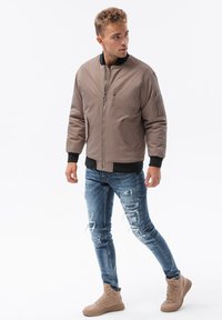 ARIAT Hilo Scarpe Da Ginnastica Uomo - Bomber Marrone - 44.5 EU (Large) - Slip-on Con Lacci Elastici