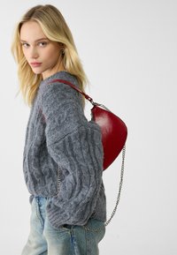 Stradivarius HALF-MOON SHOULDER - Kabelka - red