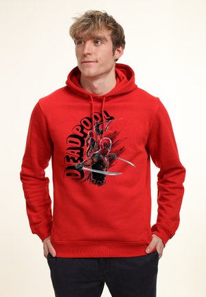 Rød sweatshirt med grafisk tryk af Deadpool med sværd. Designet med hætte og ribbede ærmekanter, lavet af blødt materiale.