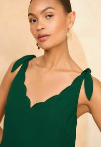 Love & Roses V NECK SCALLOP DETAIL TIE SHOULDER - REGULAR FIT - Palaidinė - dark green