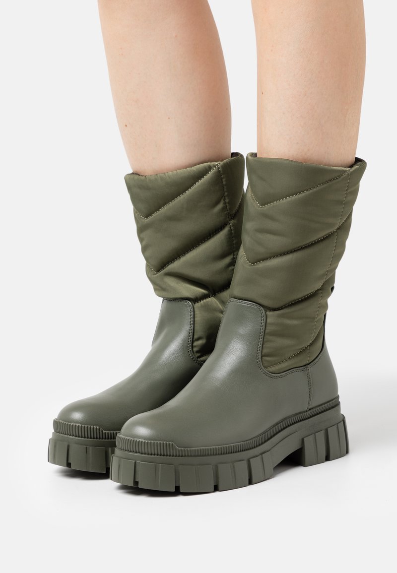 Pieces PCJULIE MID HIGH PADDED BOOT Plateaustiefel grape leaf/grün