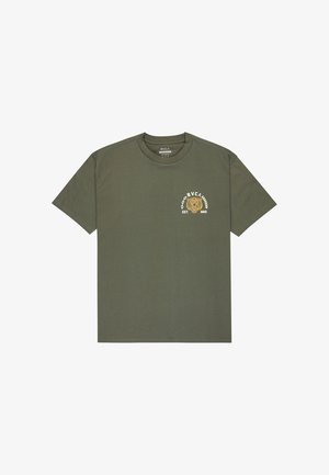 Oliven grøn bomulds t-shirt med korte ærmer, der har et trykt grafik af et løvehoved og teksten "RVCA EST MMI" på brystet.