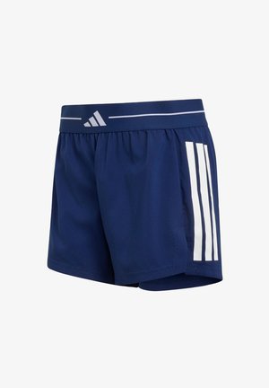 Marineblauwe sportshorts met elastische tailleband, witte driedubbele strepen aan de zijkanten en een klein logo op de voorste tailleband.