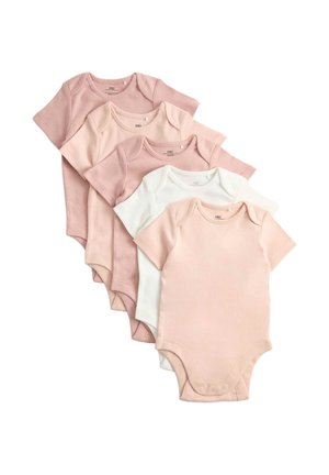 Fem kortærmede babyheldragter i graduerede nuancer af pink og hvid, arrangeret i en vifteform på en hvid baggrund.