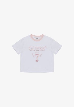 Valge lühikese varrukaga T-särk, millel on heledat roosa soonikkrae ja broderitud "GUESS" logo. Keskel on graafiline tekst ja sümbolid.