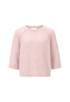 Pull léger rose pâle, doux et moelleux, à col rond, manches trois-quarts et coupe décontractée. Texture douce, sans motifs visibles ni accessoires.