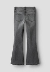 Jean évasé en denim gris foncé avec deux poches arrière et passants pour ceinture, présenté à plat sur un fond clair.